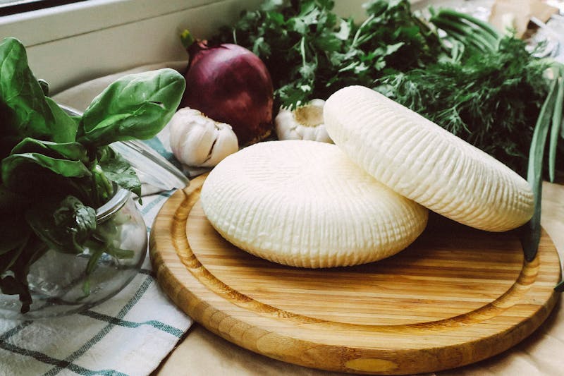 Crispy garlic bread with cheese and herbs